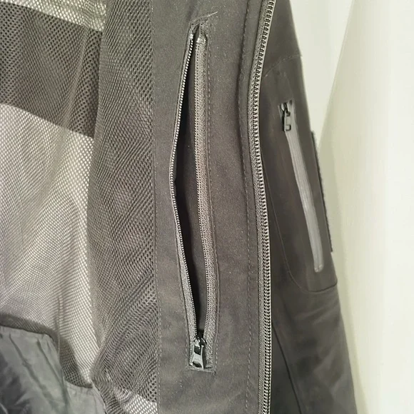 5.11 Men's Medium SABRE JACKET 2.0Tactical Wind and water repellant
